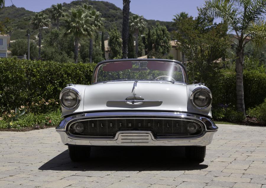  Oldsmobile 88 Convertible Coupe 1957 года  (фото 26 из 33)